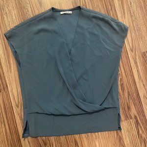 MMLaFleur Antonia blouse in light blue size 4